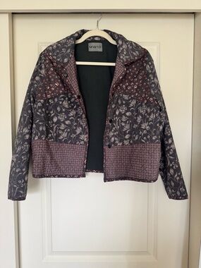 Women's Patterned Quilted lightweight Jacket in Dark Gray and Mauve